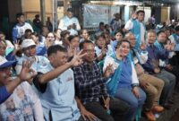 FOTO BERSAMA-Relawan Sahabat Noken AIYE, foto bersama Yusuf Rombe, bersama istri, Ny. Erda Darius Rombe, pada kegiatan temu kangen penuh semangat di Jalan Acis, Inauga, Minggu (10/11/2024).
FOTO: IST