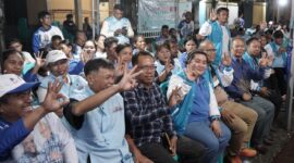 FOTO BERSAMA-Relawan Sahabat Noken AIYE, foto bersama Yusuf Rombe, bersama istri, Ny. Erda Darius Rombe, pada kegiatan temu kangen penuh semangat di Jalan Acis, Inauga, Minggu (10/11/2024).
FOTO: IST